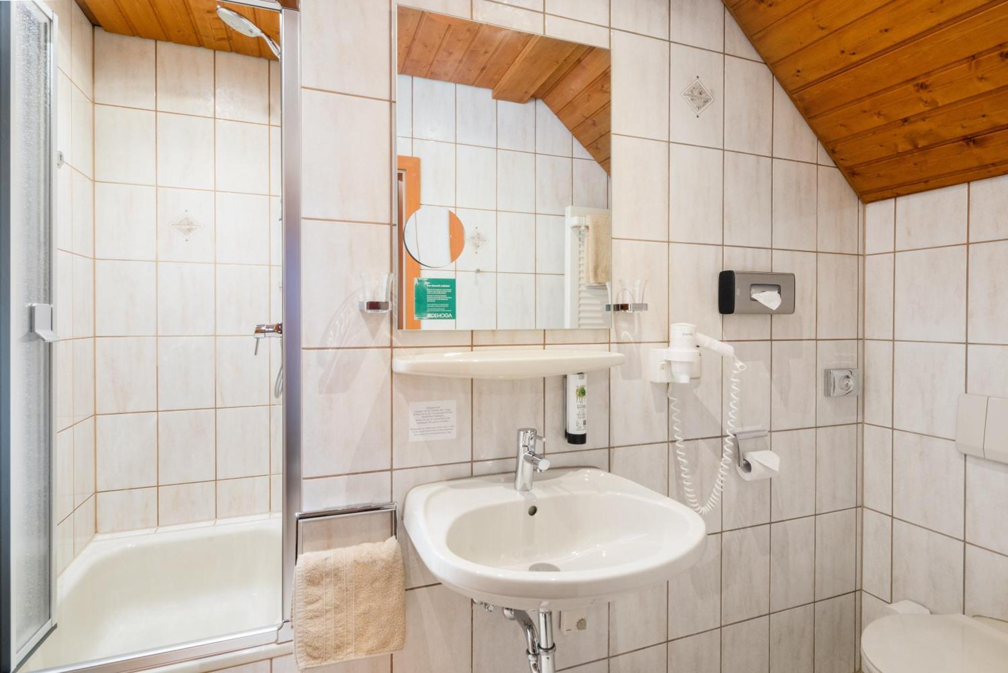 Hotel Straubs Schoene Aussicht Клінгенберг-ам-Майн Екстер'єр фото