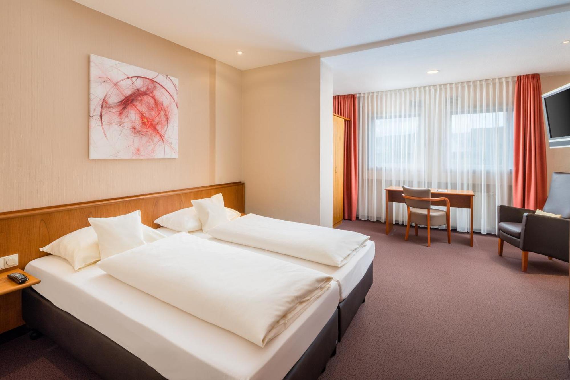 Hotel Straubs Schoene Aussicht Клінгенберг-ам-Майн Екстер'єр фото