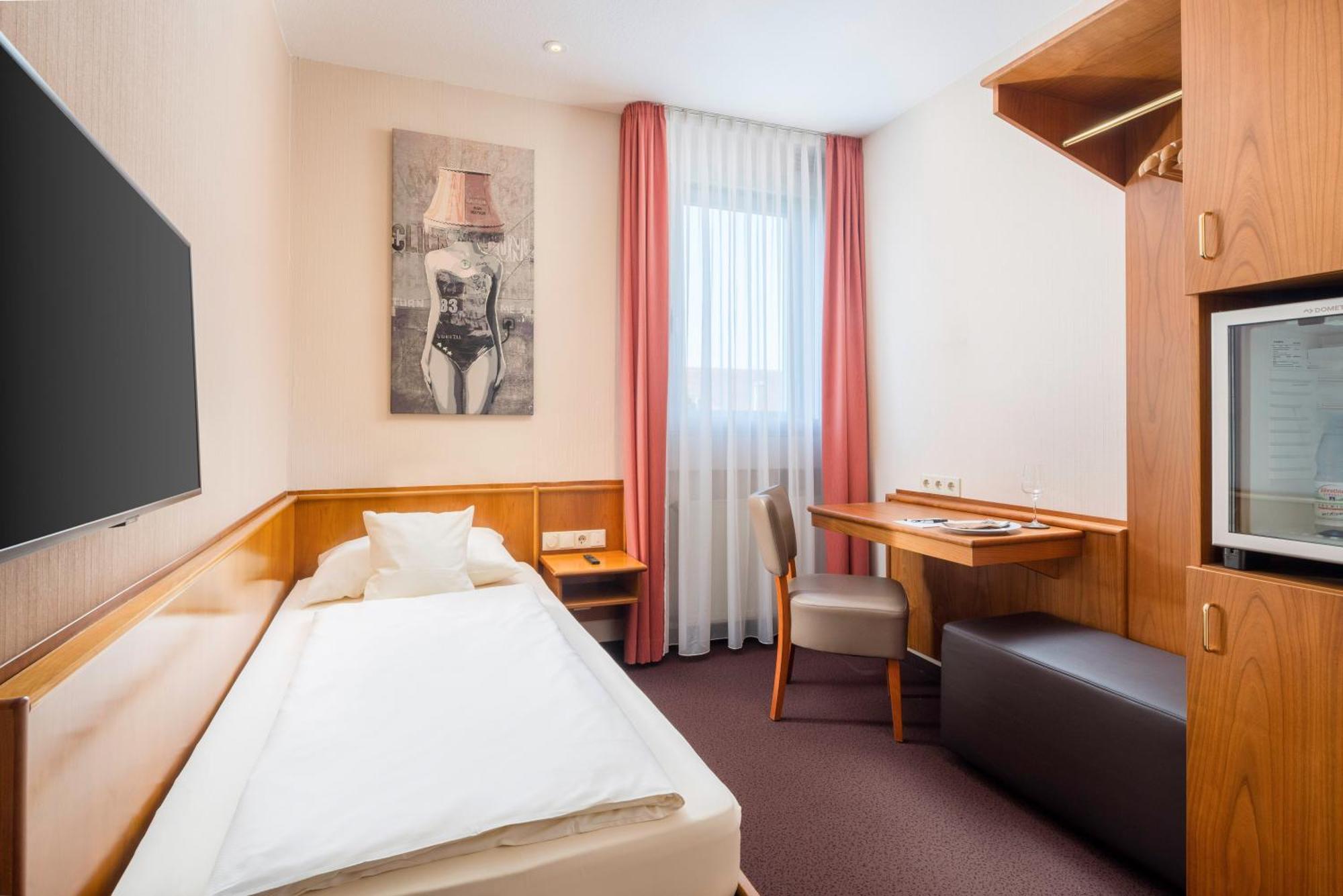Hotel Straubs Schoene Aussicht Клінгенберг-ам-Майн Екстер'єр фото
